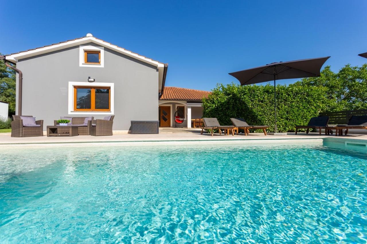 Villa Anavi Bicici Exterior photo