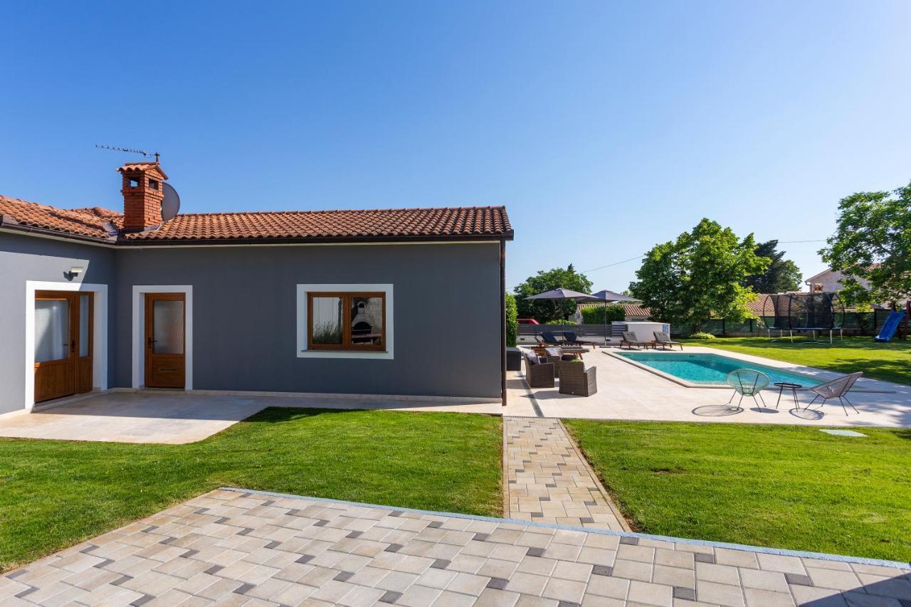 Villa Anavi Bicici Exterior photo