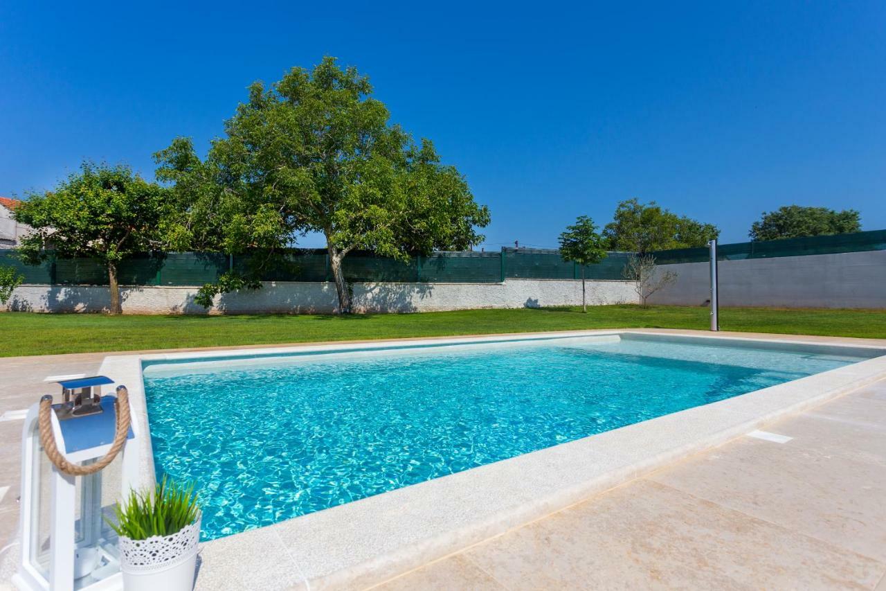 Villa Anavi Bicici Exterior photo